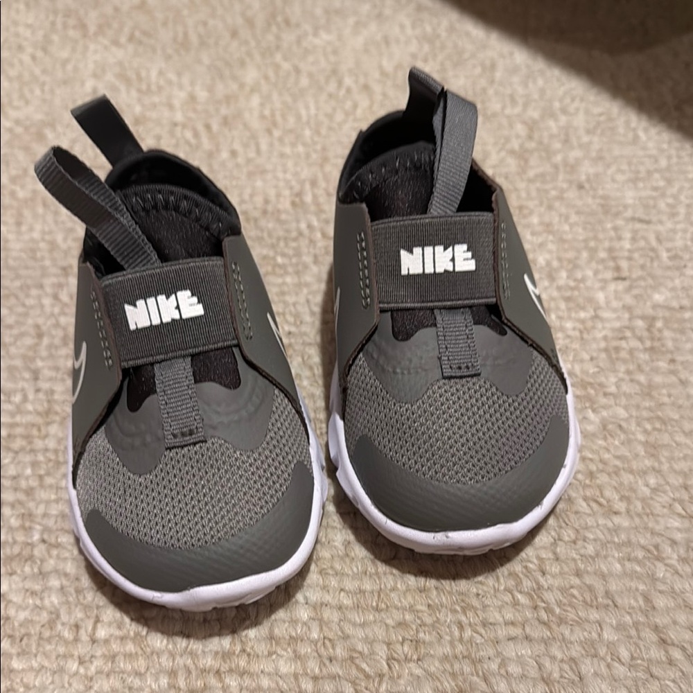 Nike Gray and Black Sneakers with Elastic Strap